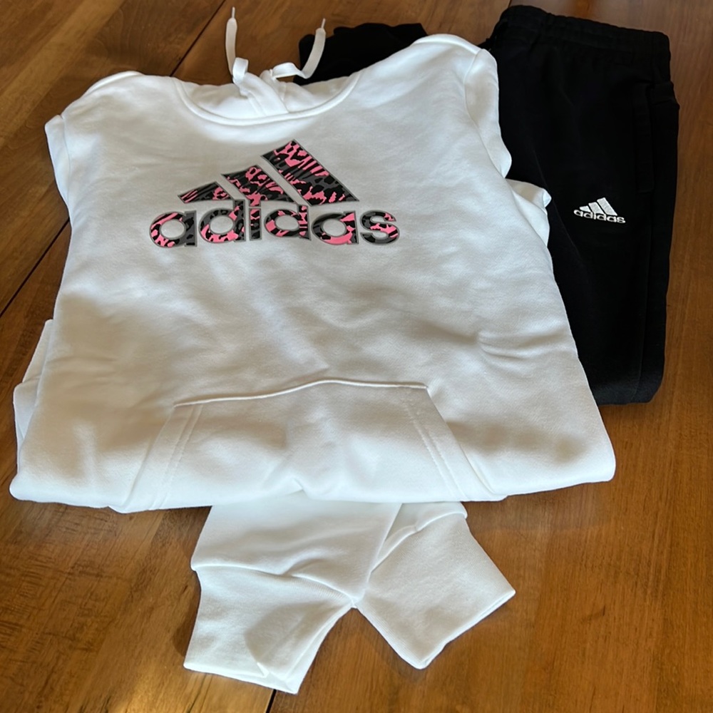 Women’s Adidas Outfit